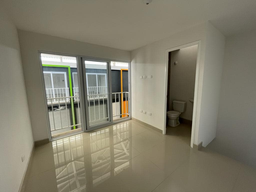 Local comercial en renta en Plaza La Jamaica Amatitlán - foto 1