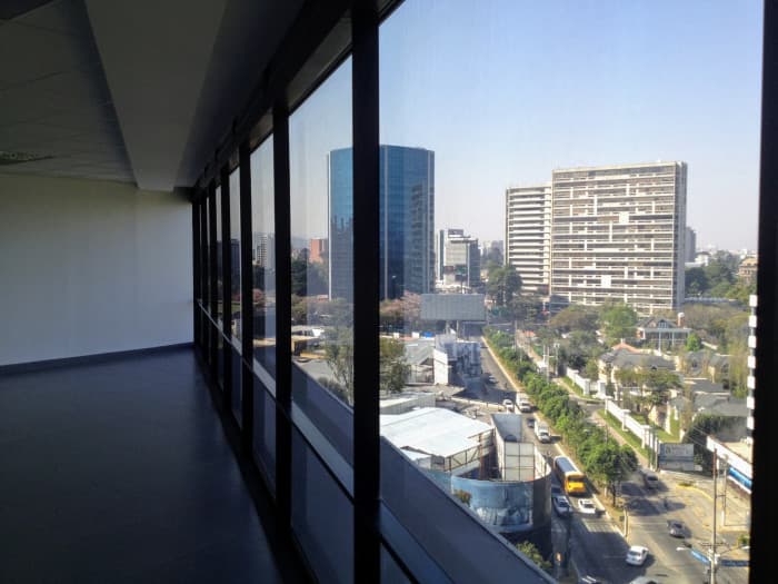Oficina en renta o venta en zona 10 Guatemala - foto 1