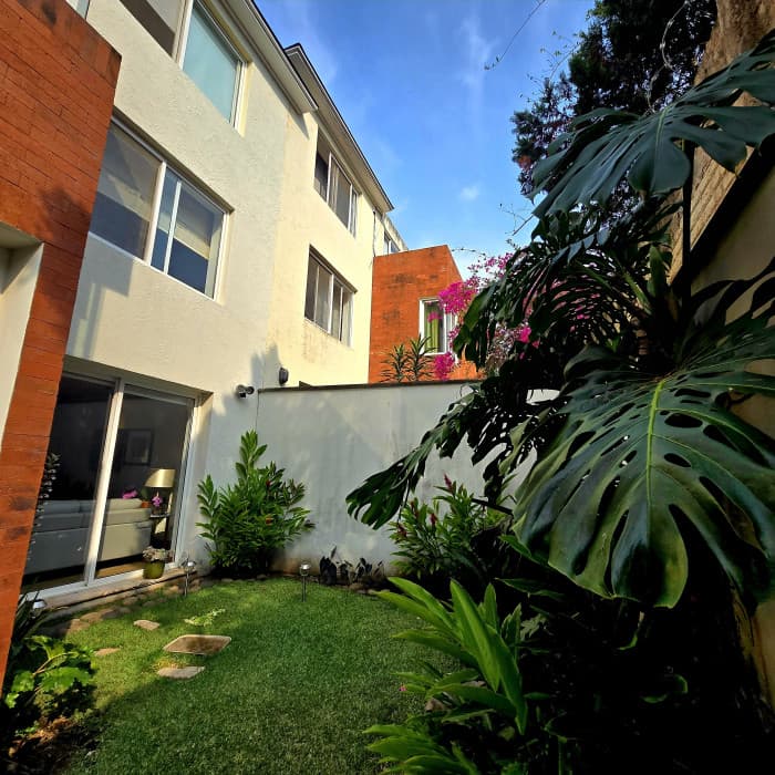 Casa en venta en La Montaña Zona 16 dentro de garita - foto 1