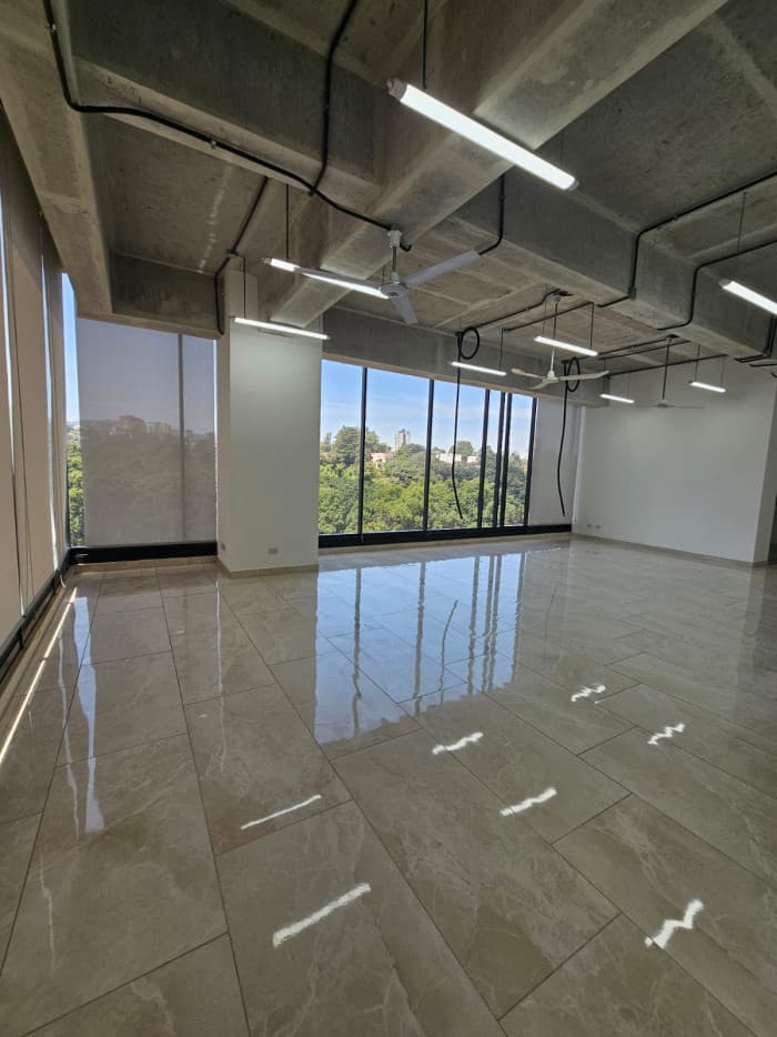 En Renta Oficina Comercial en Zona 10 - foto 1