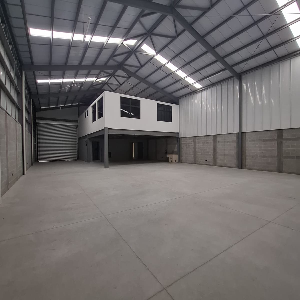 Ofibodegas de 406.10 m2 en Renta en Villa Canales NUEVA - foto 1