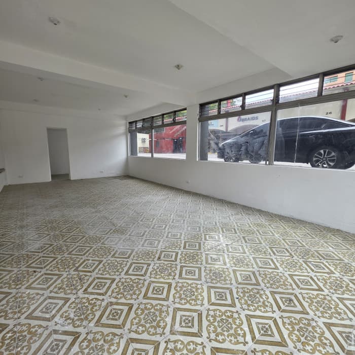 Local Comercial RENTA Zona 13 Av. Las Américas - foto 1