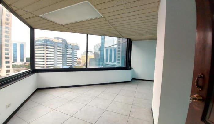 En Alquiler oficina en Edificio Murano Center Zona 10 - foto 1