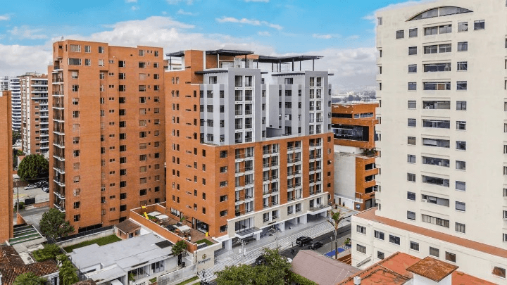 En Renta Oficina NUEVA en la zona 14 Edificio Moderno - foto 1
