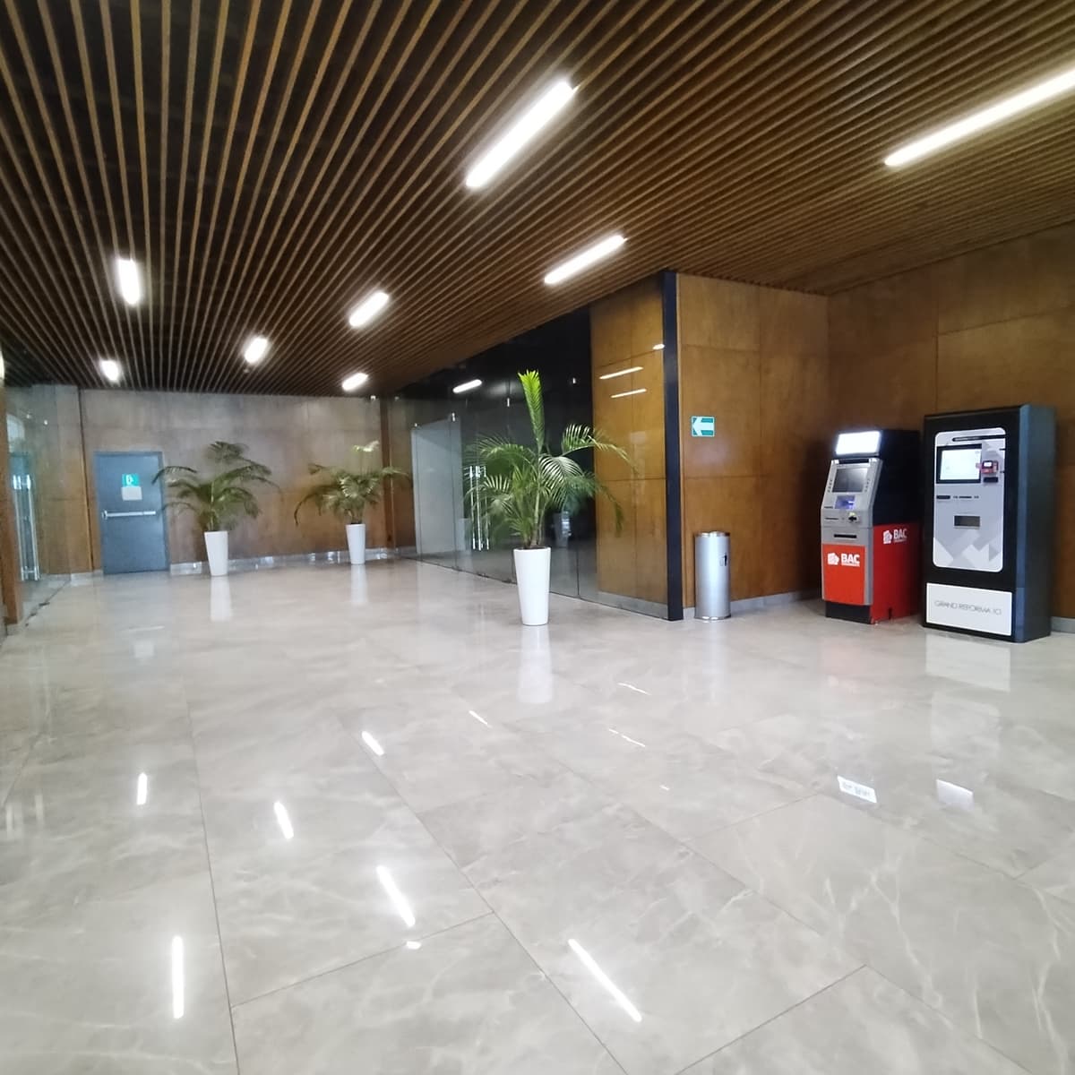 Oficina en renta en obra gris en zona 9  - foto 1