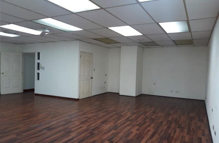 Oficina Comercial en Renta de 97Mts en Zona 10 - foto 1