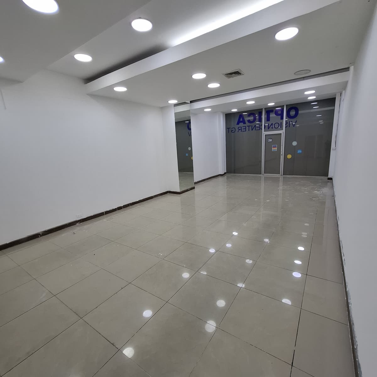 Local en renta en Centro Comercial La Pradera Zona 10 - foto 1