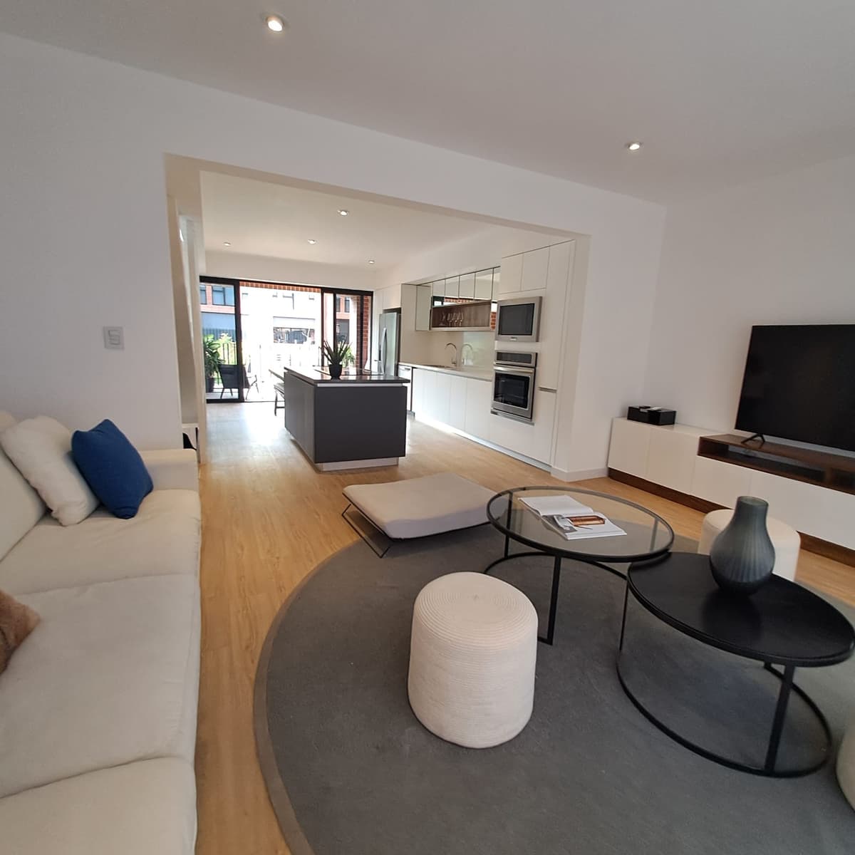 Casa nueva en venta en proyecto residencial en Zona 13  - foto 1