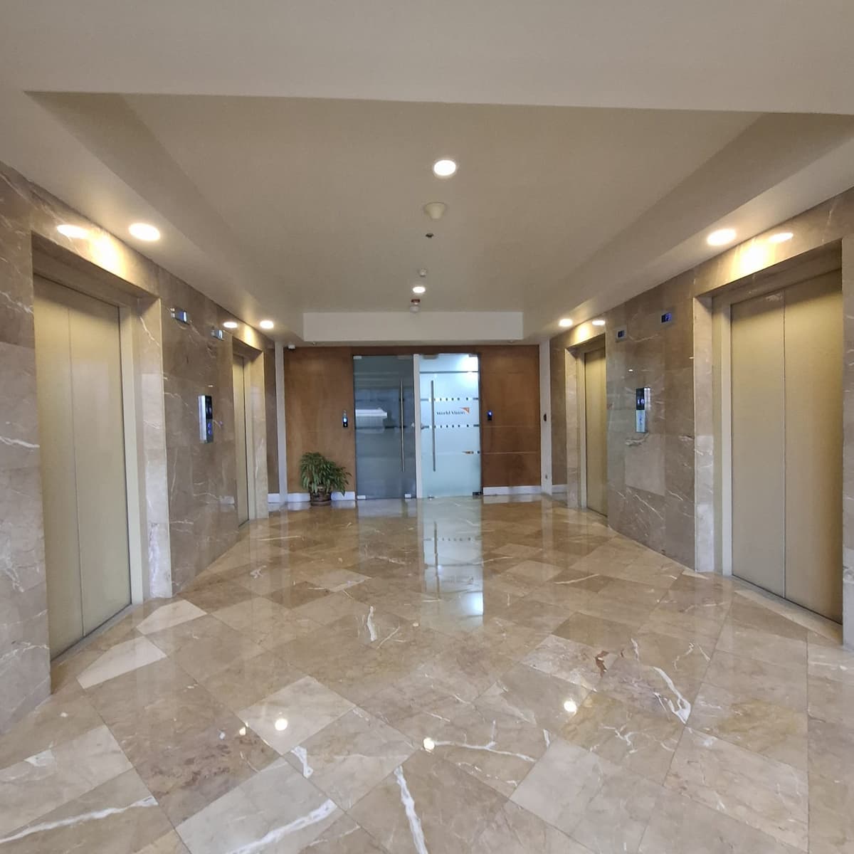 Oficina para inversión en venta en zona 10 Medio nivel - foto 1