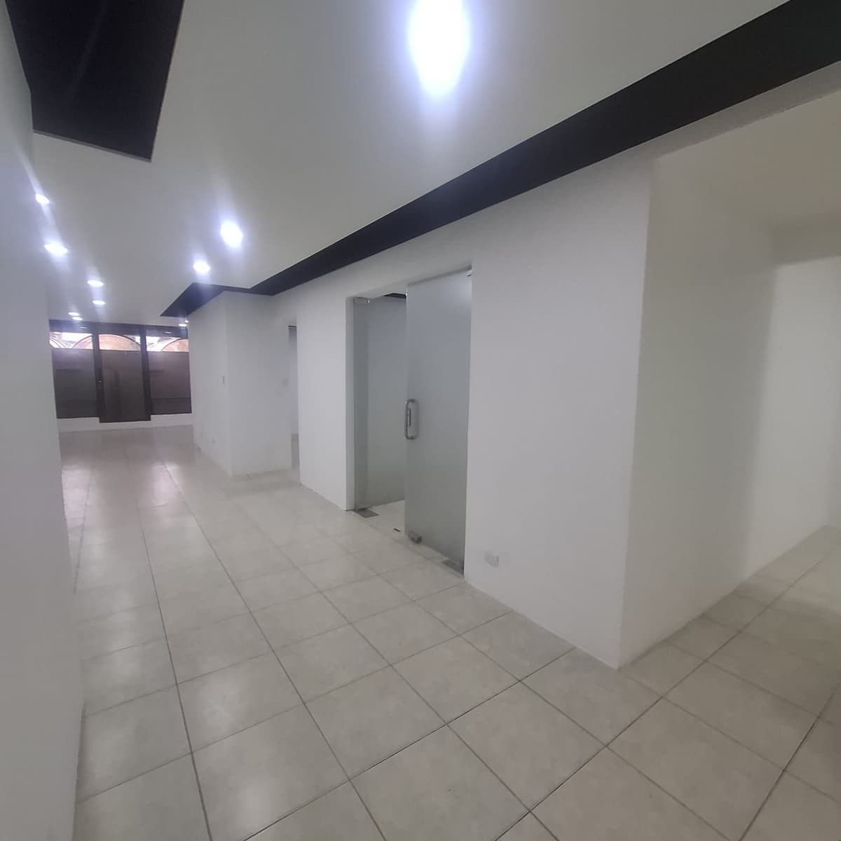 Oficina en Renta en Zona 10 Guatemala | Espacio Comercial - foto 1