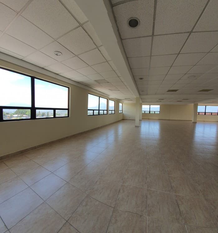 En Alquiler Local con 240m2 en Zona 13 Las Americas - foto 1