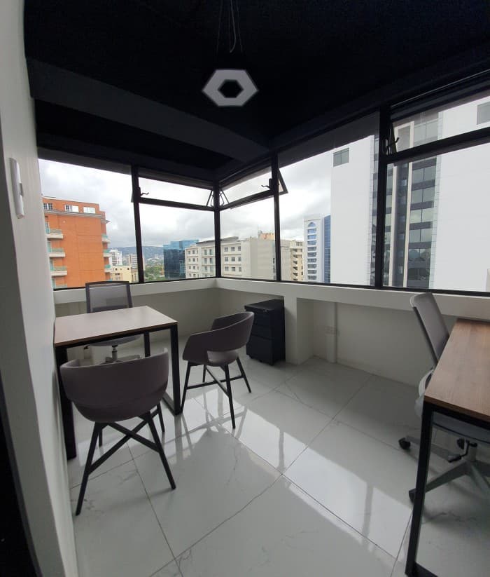 Oficinas en Avenida Reforma Zona 10 - foto 1