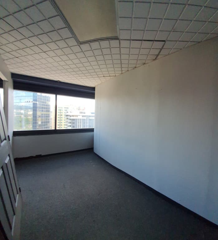 En Alquiler oficina en edificio comercial en zona 10 - foto 1