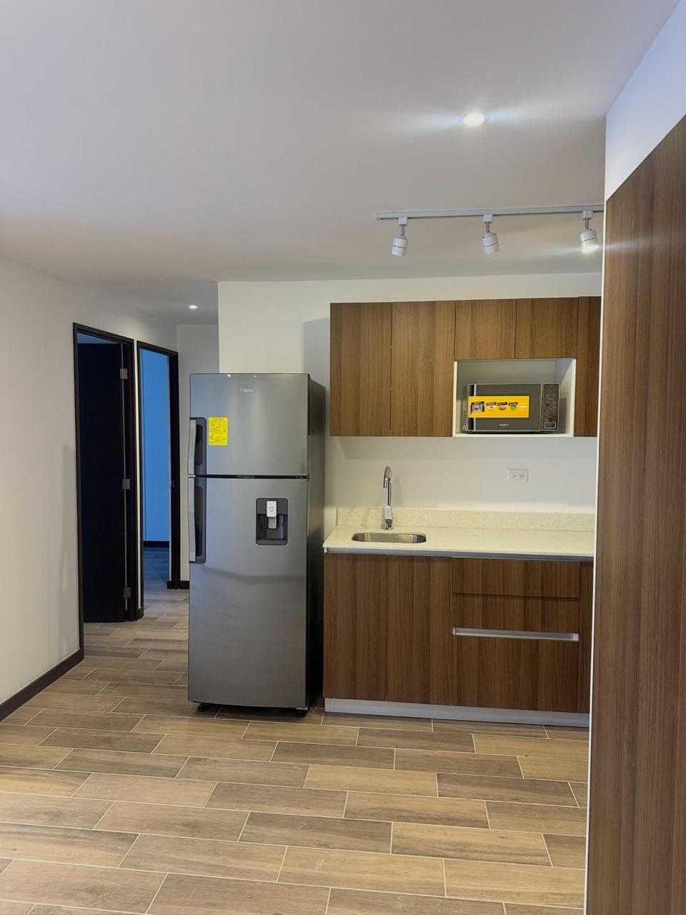 Apartamento en Venta con terraza cerca de la USAC - foto 1