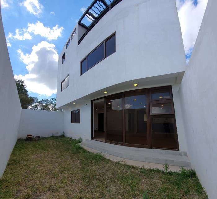 Casa en Venta de 3 niveles en Vista Hermosa 1 Zona 15 - foto 1