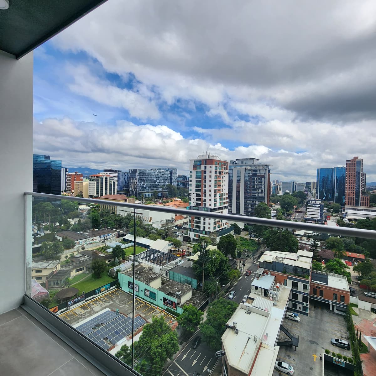 Hermoso apartamento amueblado en renta en zona 10 - foto 1