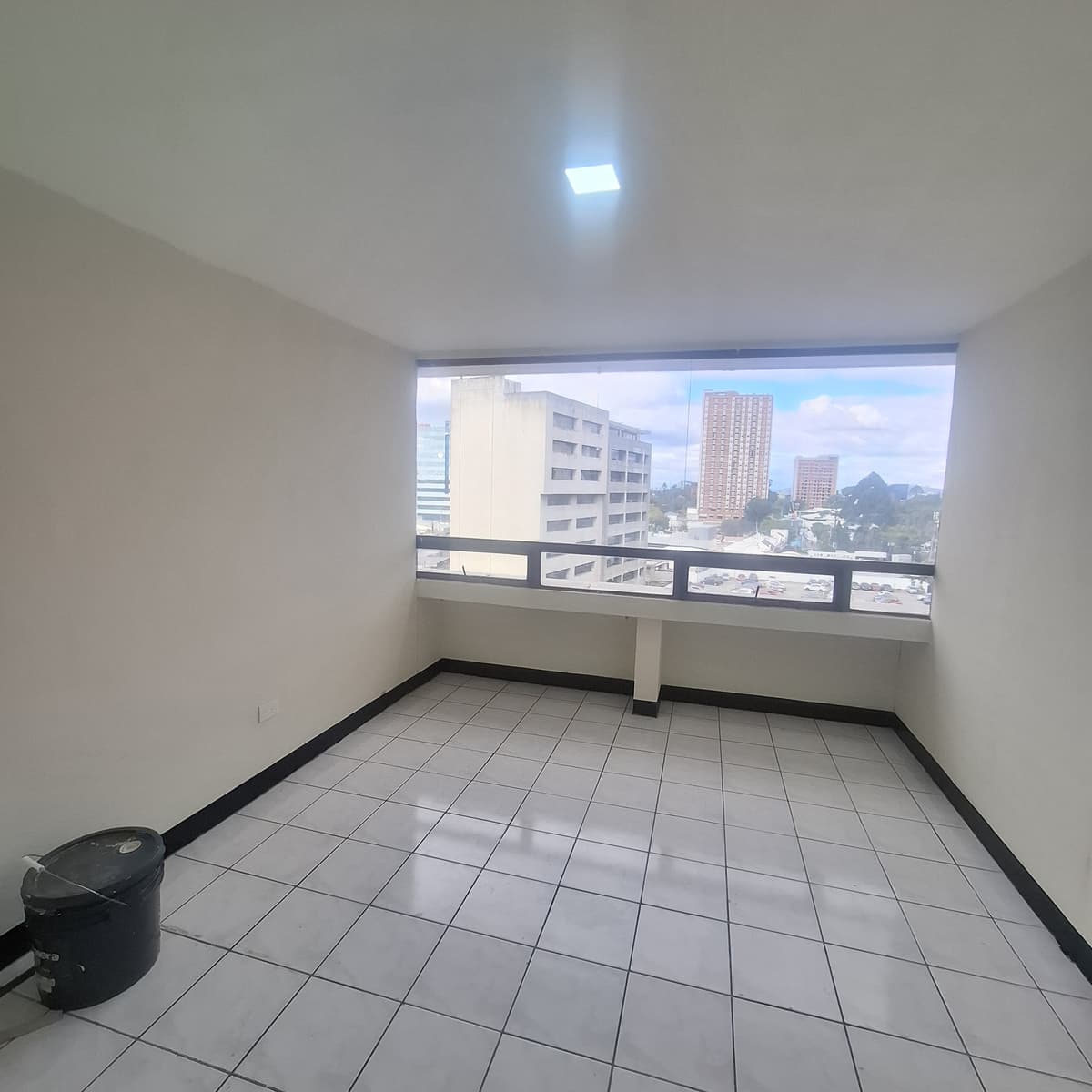 Oficina Comercial en Renta en Zona 10 Ciudad de Guatemala - foto 1