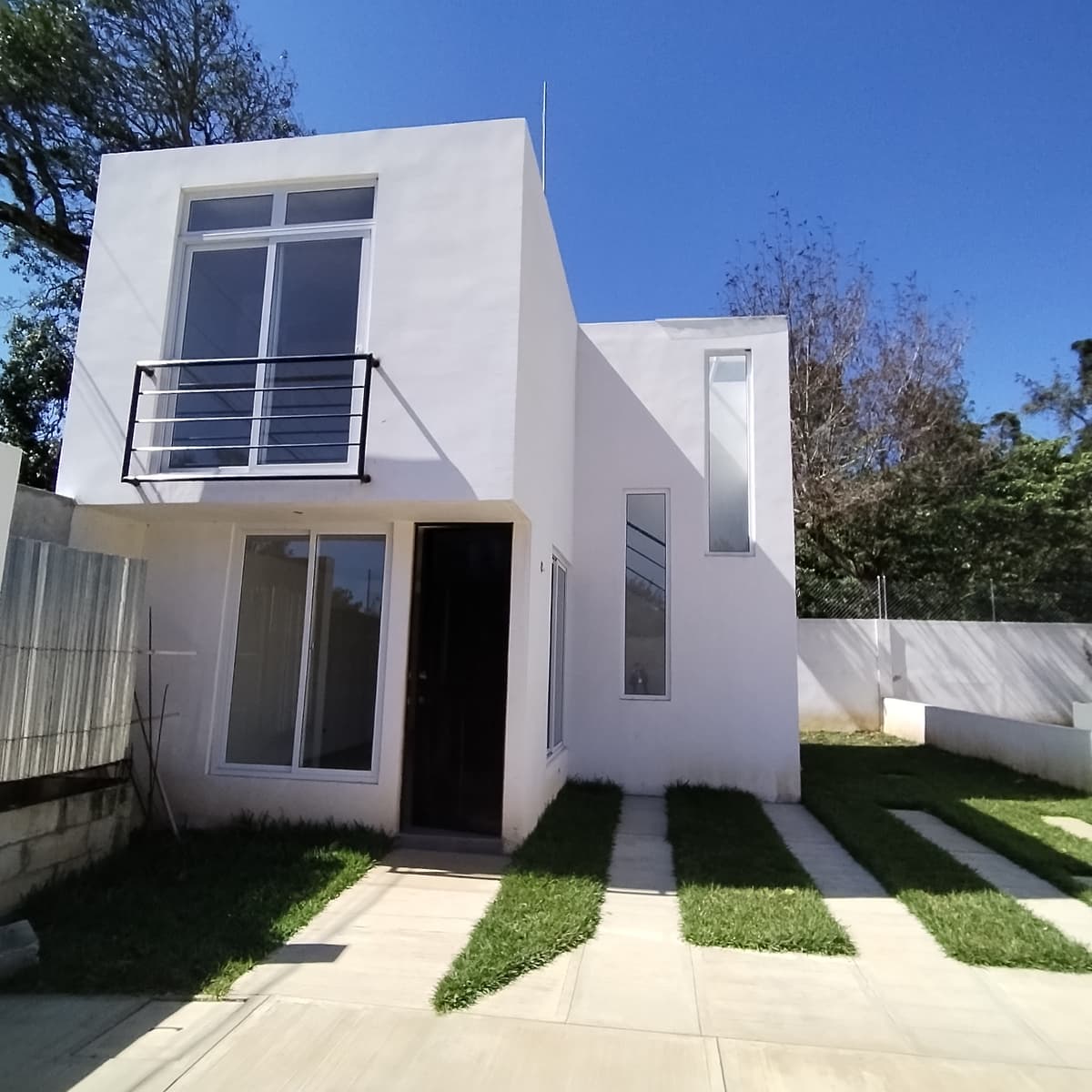 Casa en venta km 30.5 carretera Santa Elena Barillas - foto 1