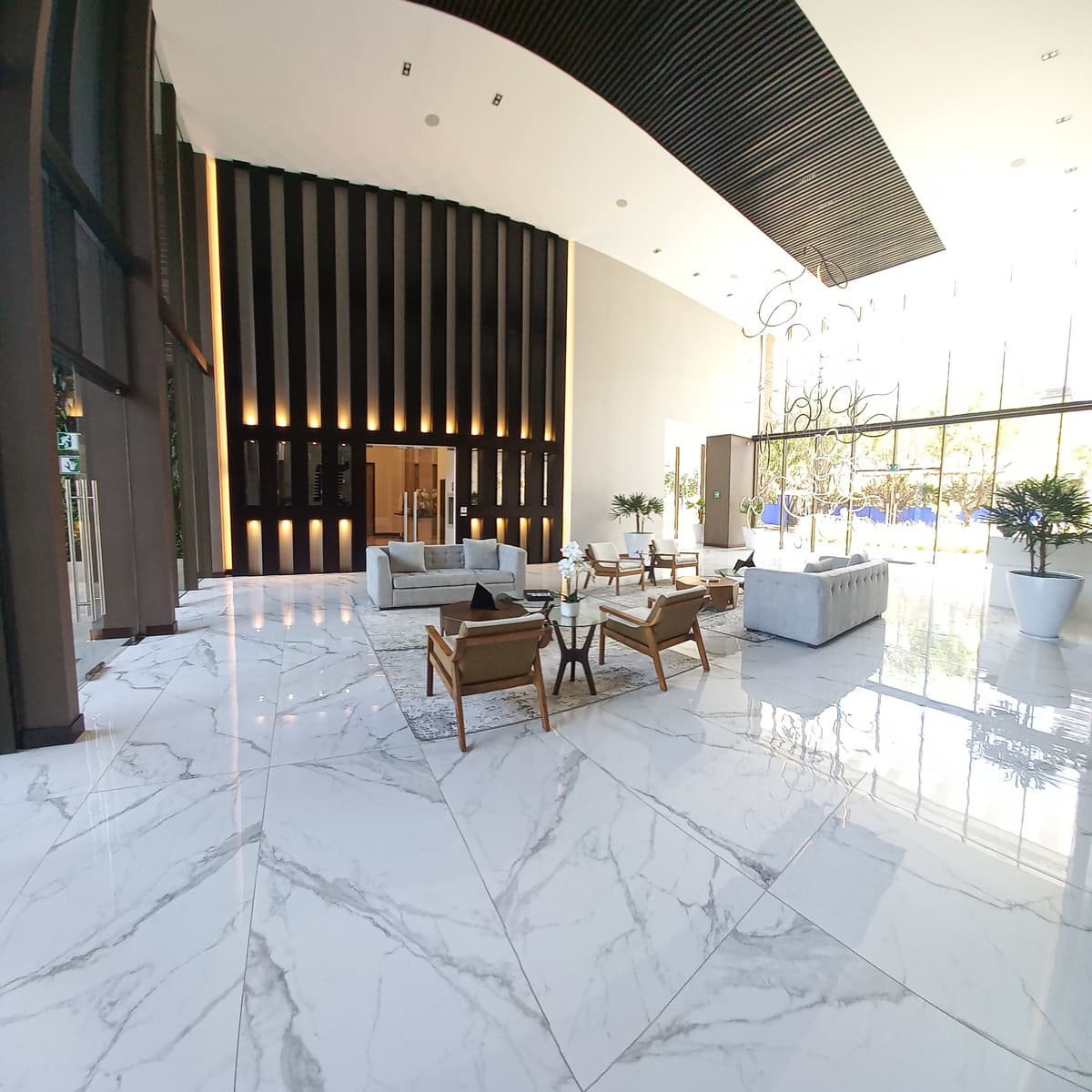 En renta - Venta exclusivo apartamento en la zona 14  - foto 1