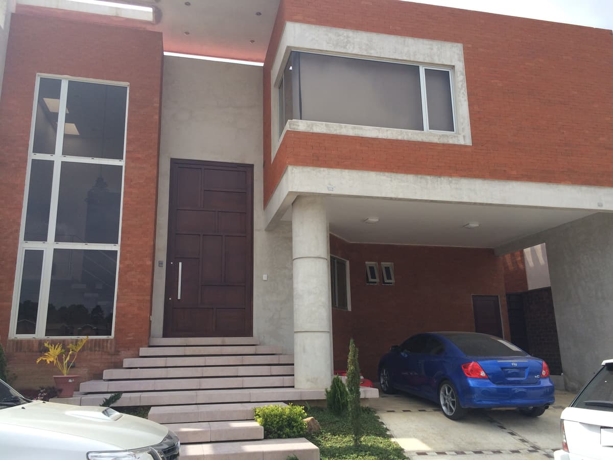 En Carretera a El Salvador amplia casa en venta!!!! - foto 1
