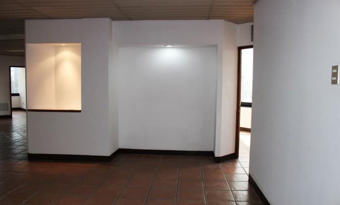 En Alquiler oficina tabicada en zona 10 Guatemala - foto 1