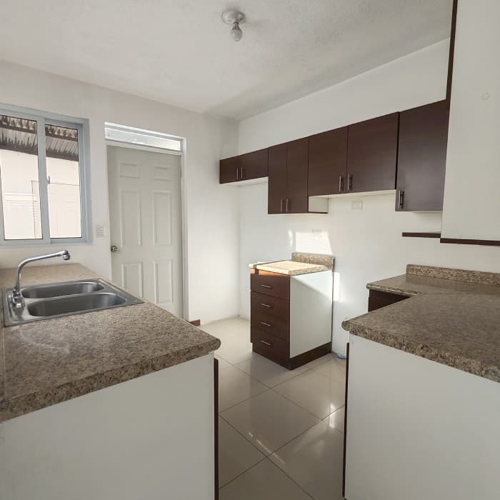 Casa en Venta Hacienda Real zona 16 Para inversión  - foto 1