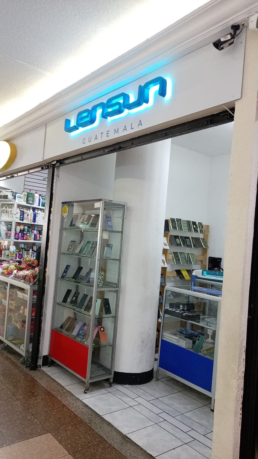 Local Comercial en Renta en Centro Comercial Zona 1. - foto 1