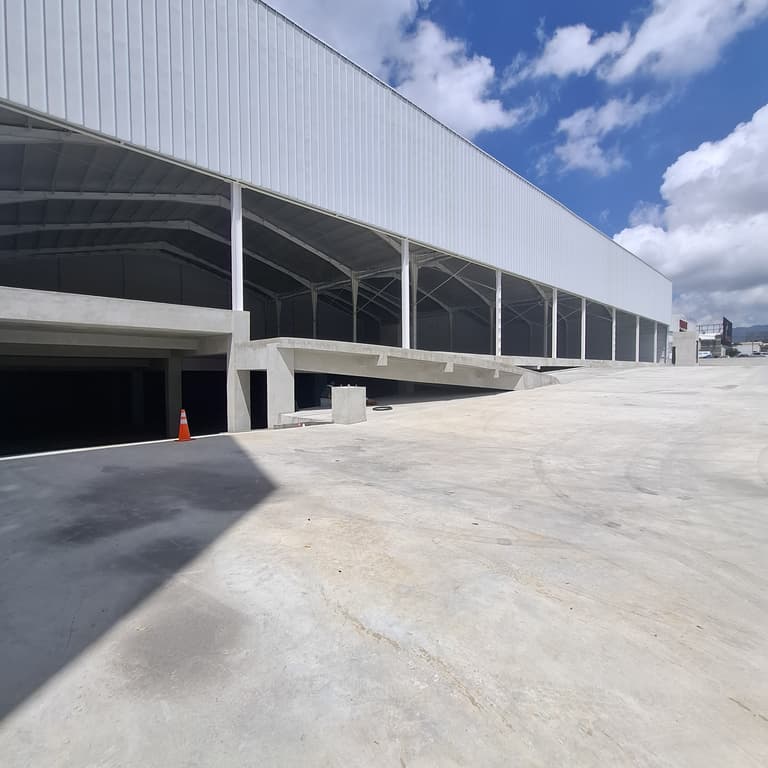 Bodega comercial sobre la Roosevelt zona 11 Toledo - foto 1