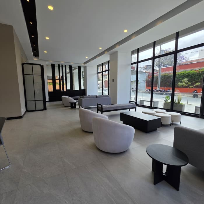Apartamento nuevo en zona 10 en venta - foto 1