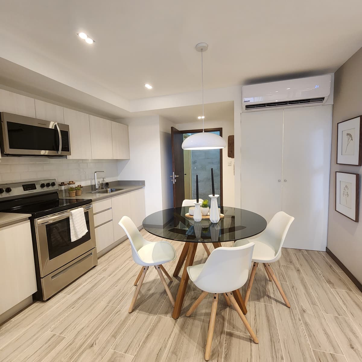 En Venta apartamento con Terraza NUEVO en Zona 10  - foto 1