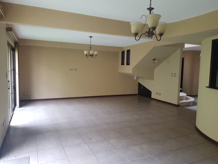 Casa en Venta en Villas Suiza Zona 16, Ideal Inversión! - foto 1