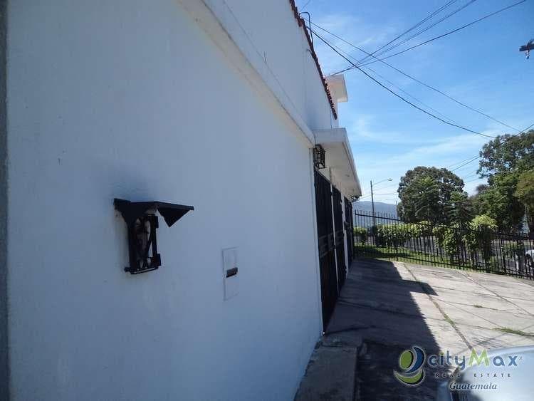 Linda casa en venta en zona 13 cerca de Plaza Berlín  - foto 1