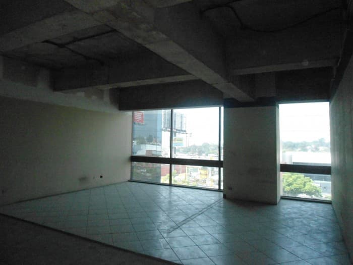 Oficina en renta en zona 11 CALZADA ROOSEVELT - foto 1