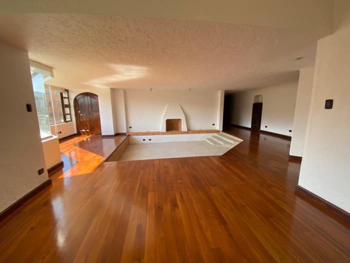 Amplio e iluminado apartamento en renta en Zona 15 - foto 1