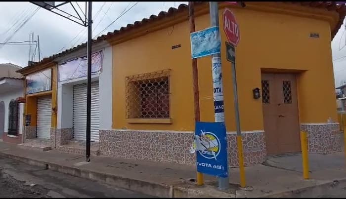 Casa comercial en esquina en Chiquimula Guatemala - foto 1