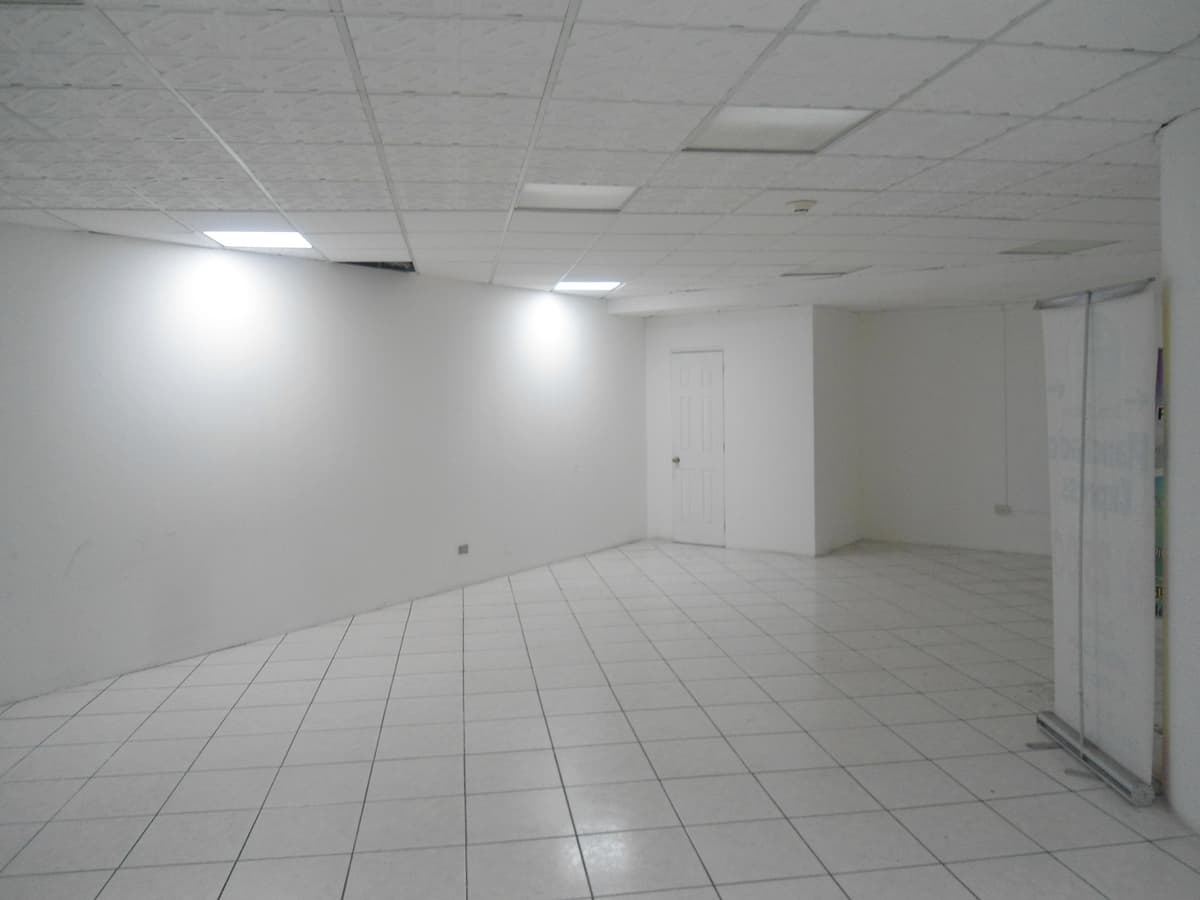 Local en alquiler en zona 10 primero Nivel en renta - foto 1