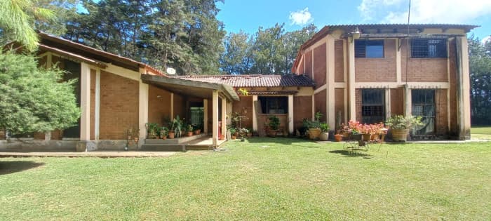 Granja con casa 25 mil varas de jardin en Venta - foto 1