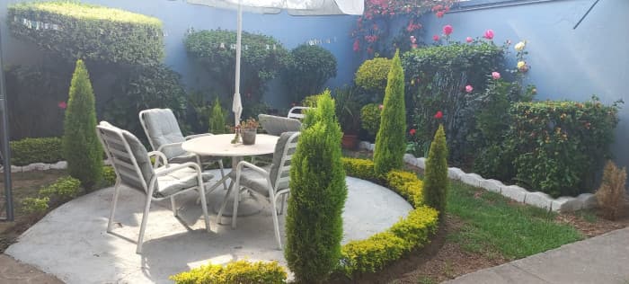 En venta casa grande con jardín La Floresta zona 9 Xela - foto 1