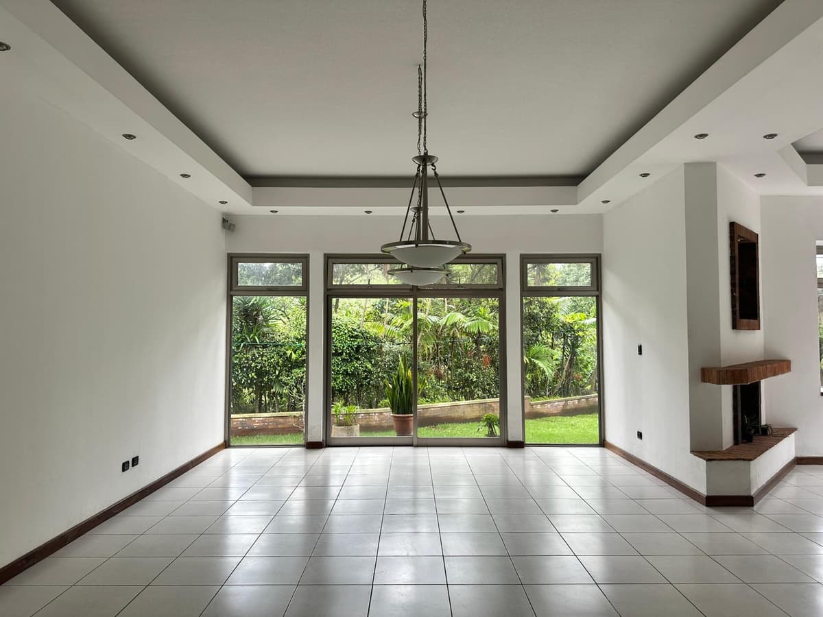 Casa Residencial dentro de garita en Venta en Zona 16  - foto 1