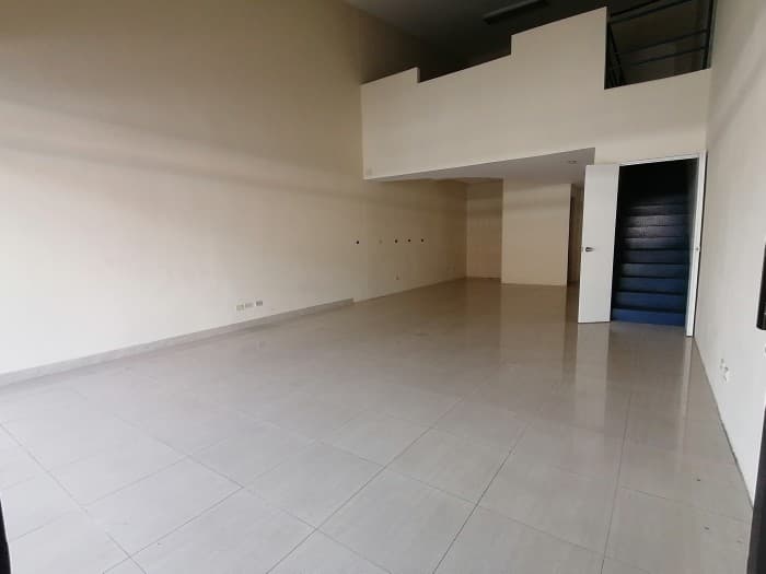 En Renta Local en Zona 10 con 81 m2 cercano a Pradera  - foto 1