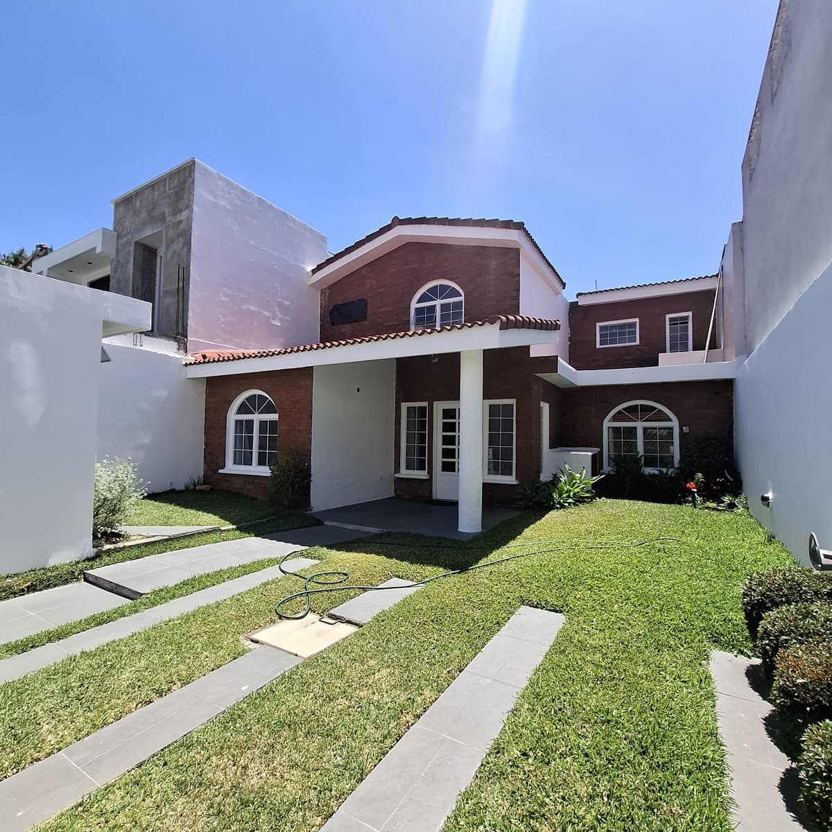 Casa en Venta en Las Orquídeas San Cristóbal Guatemala - foto 1