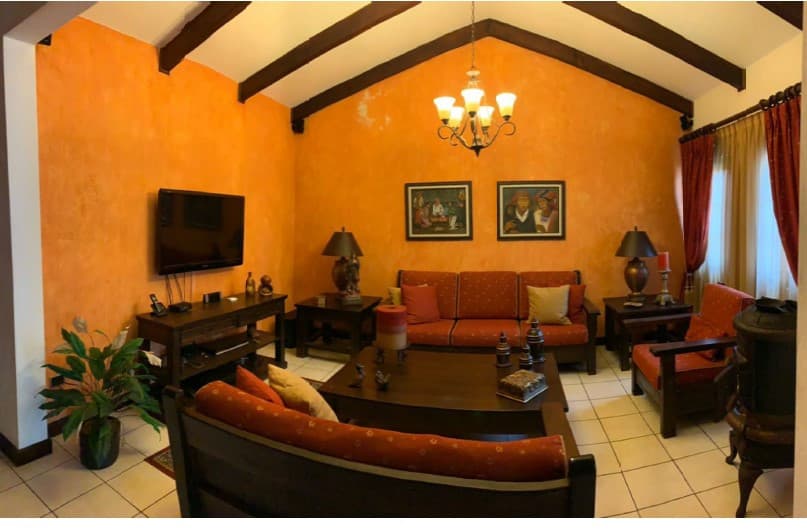 Preciosa casa en venta en Zona 2 Jocotenango - foto 1