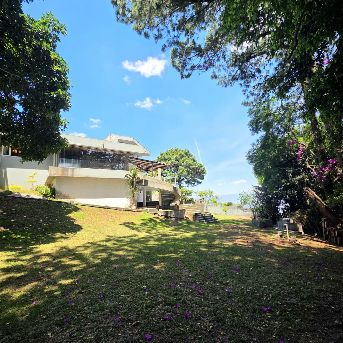 Espectacular Casa en Venta cercana Zona 15 Guatemala - foto 1