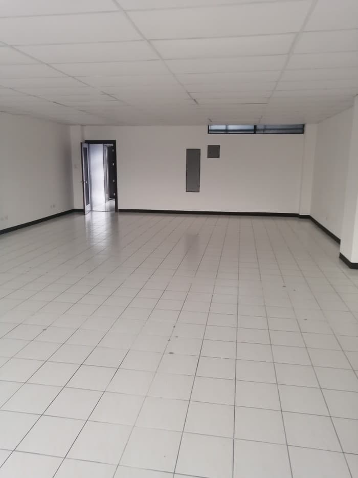 RENTA DE OFICINA IDEAL PARA CLINICA MEDICA EN ZONA 9 - foto 1