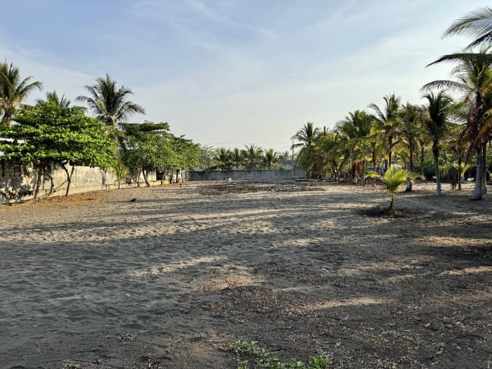 Terreno frente a la playa en venta en Monterrico Guate - foto 1