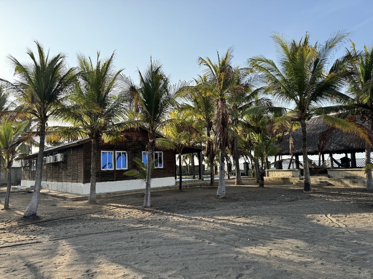 En venta casa frente a Playa en Monterrico Guatemala - foto 1