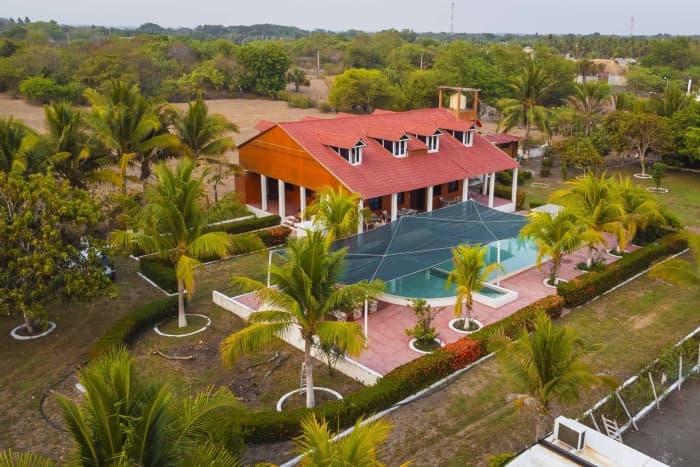 Chalet vacacional en venta y renta en Monterrico - foto 1