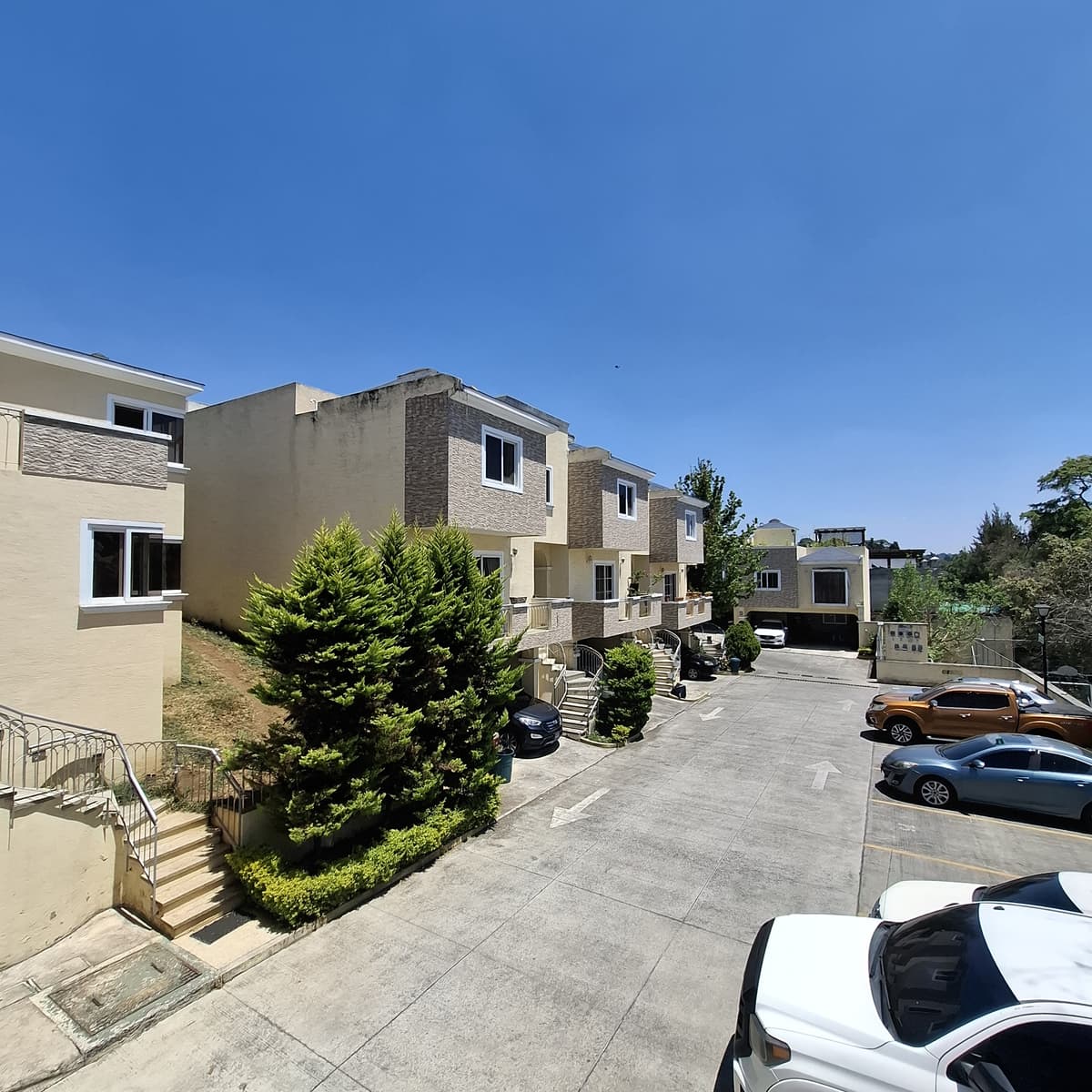 En venta casa de 4 habitaciones en Cañadas del Encinal - foto 1