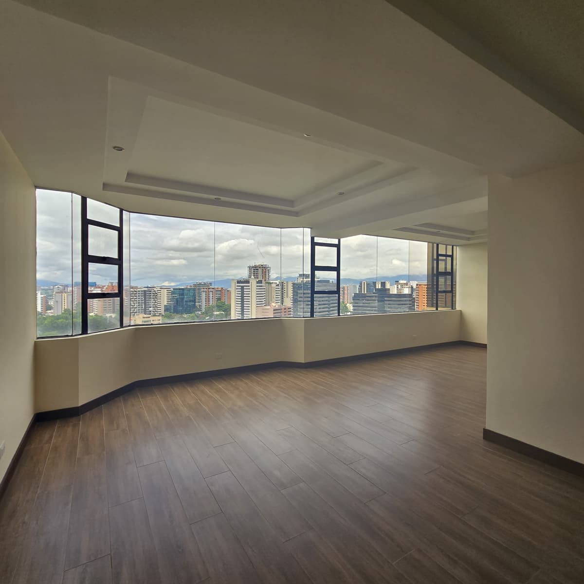 En Venta Apartamento en Zona 10 REMODELADO  - foto 1