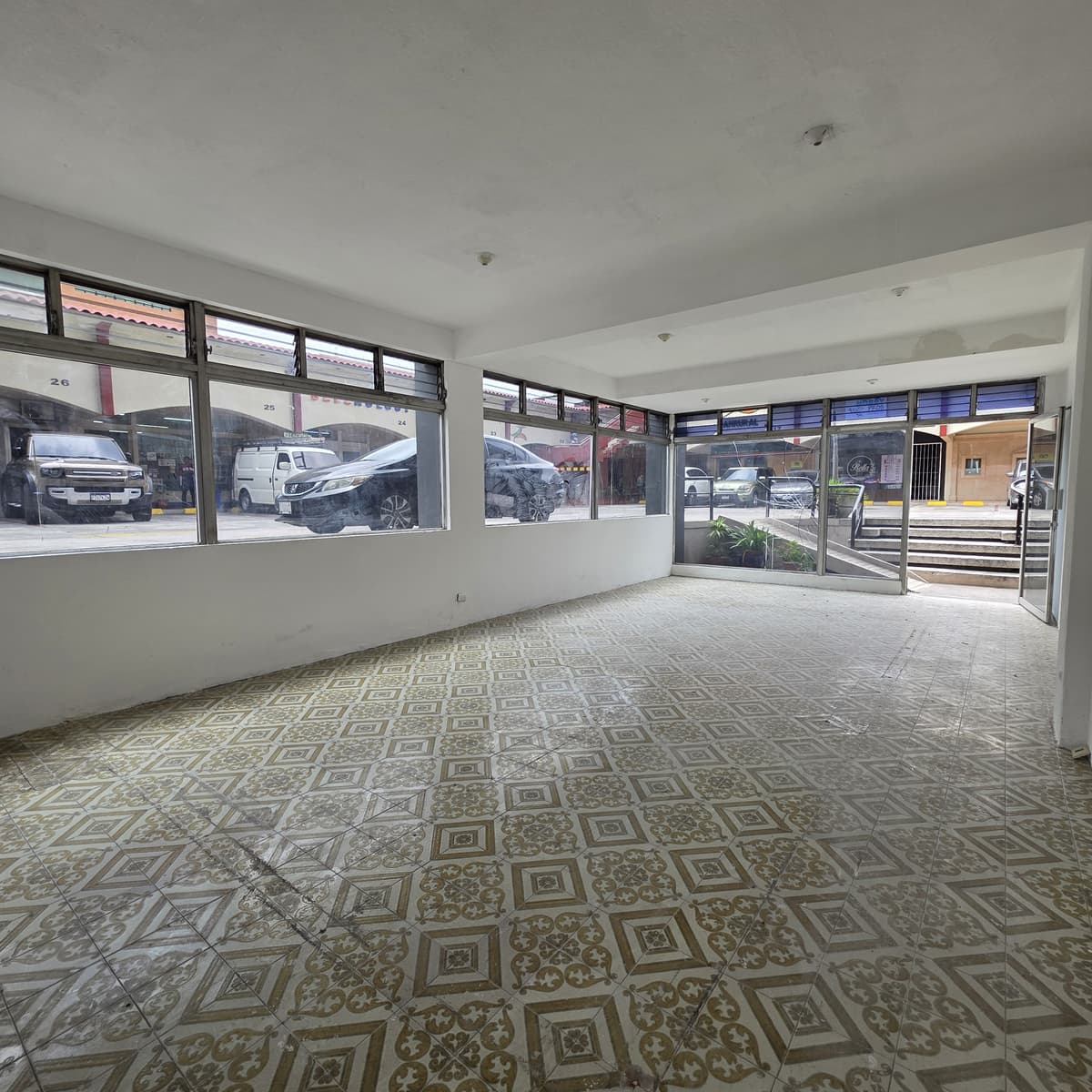 Gran Local Comercial RENTA en Las Américas Z.13 - foto 1